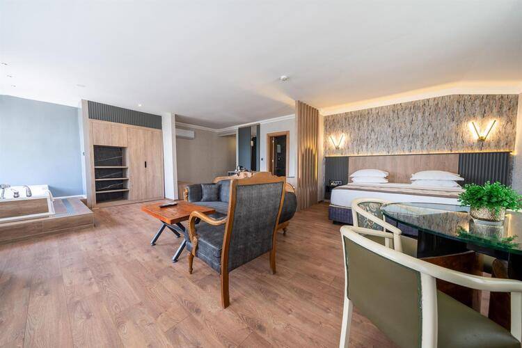 L'Etoile Beach Hotel