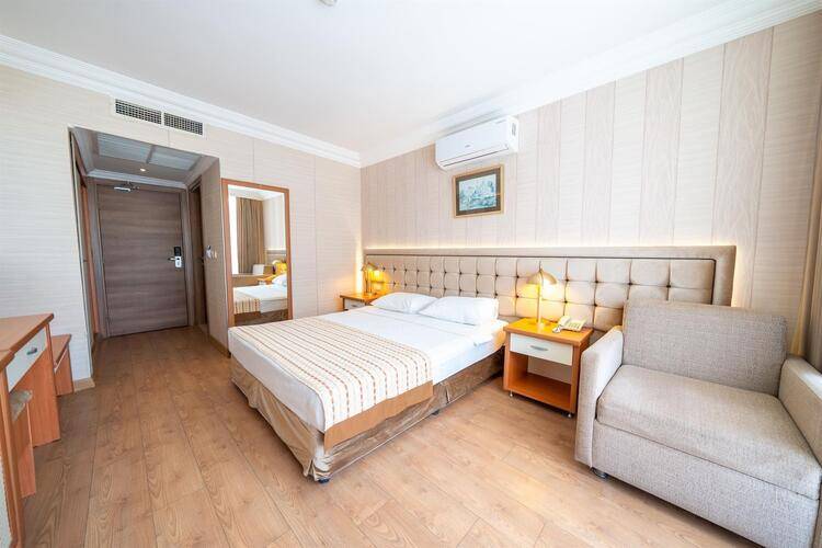 L'Etoile Beach Hotel