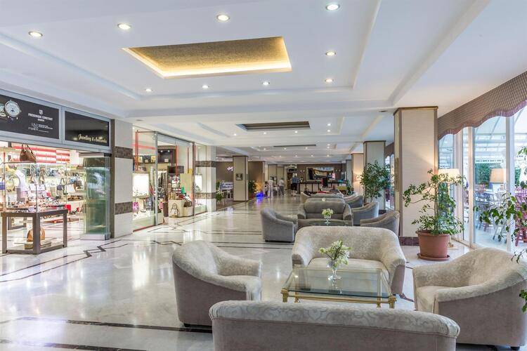 L'Etoile Beach Hotel