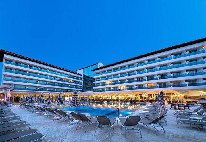 L'Etoile Beach Hotel