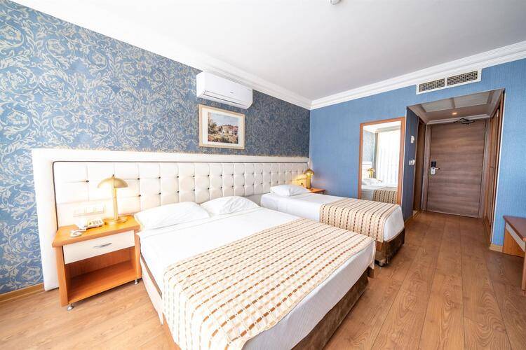 L'Etoile Beach Hotel