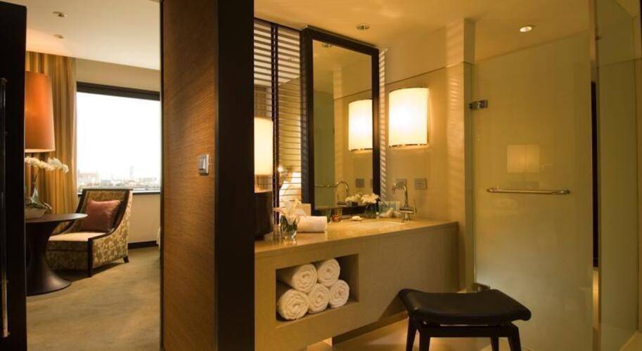 Millennium Hilton Bangkok Hotel