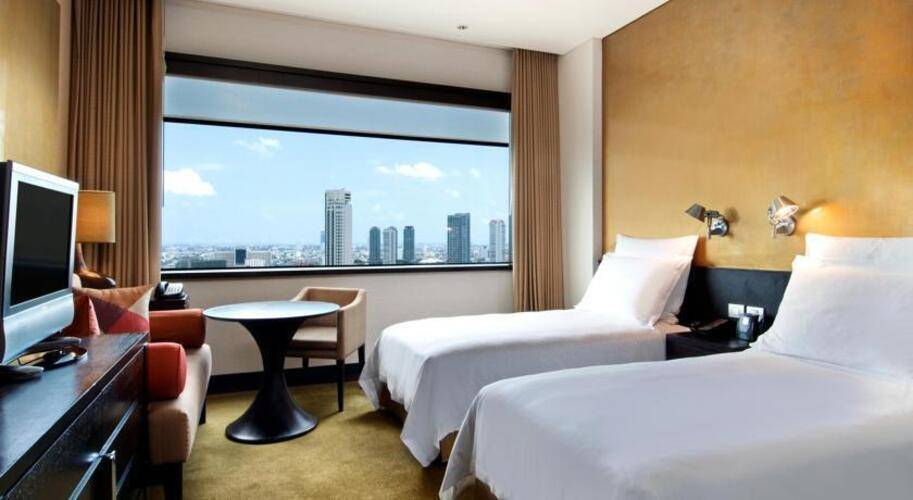 Millennium Hilton Bangkok Hotel
