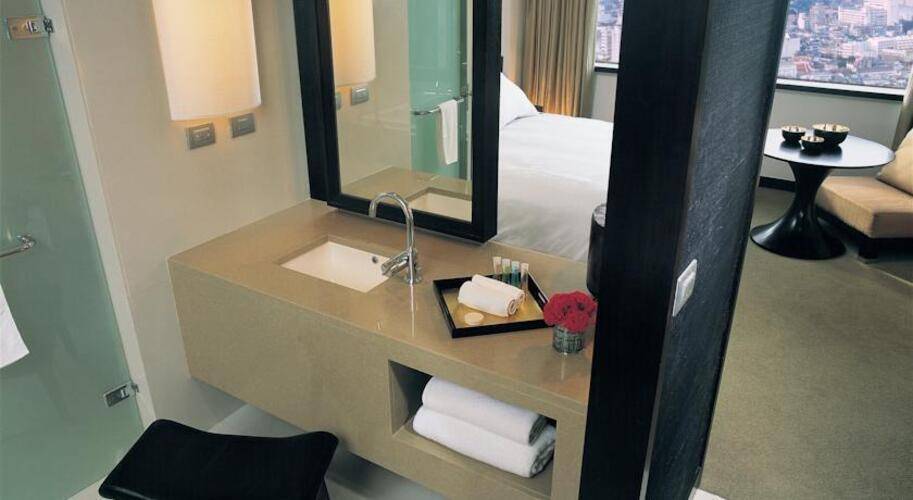 Millennium Hilton Bangkok Hotel
