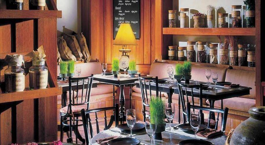 Anantara Siam Bangkok (Ex. Four Seasons Hotel Bangkok)