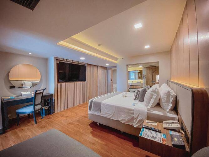 Phuket Graceland Resort&Spa