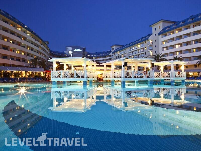 Фотография Crystal Admiral Resort Suites & Spa