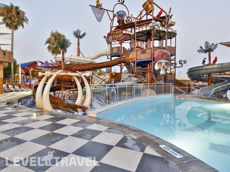 Фотография Crystal Admiral Resort Suites & Spa