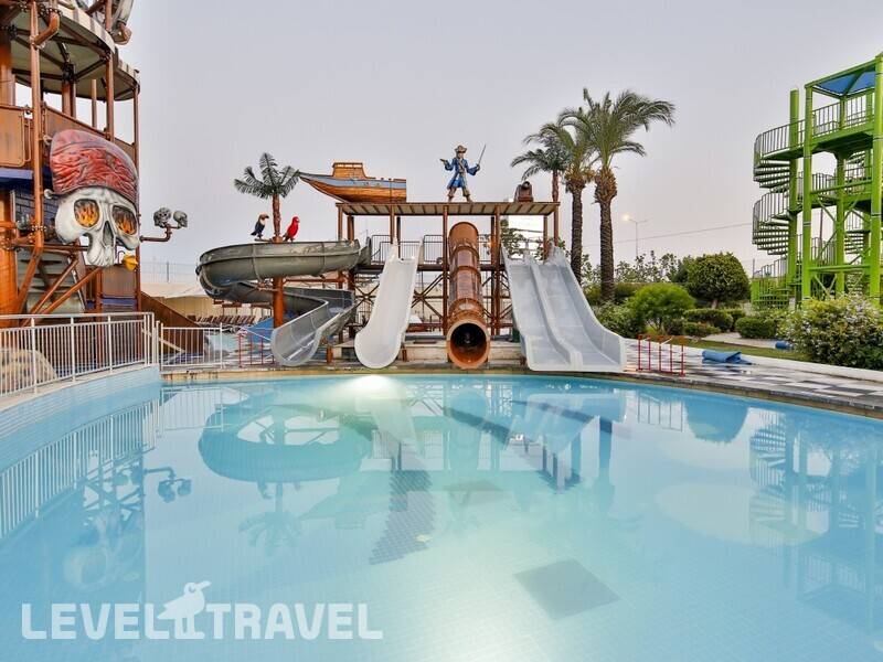 Фотография Crystal Admiral Resort Suites & Spa