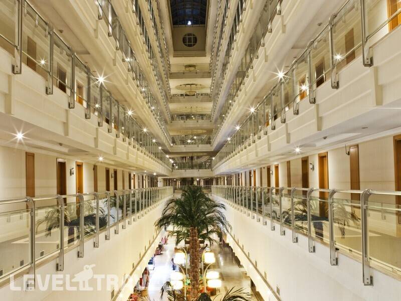 Фотография Crystal Admiral Resort Suites & Spa