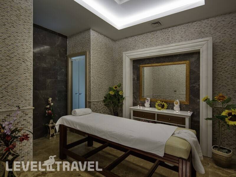 Фотография Crystal Admiral Resort Suites & Spa