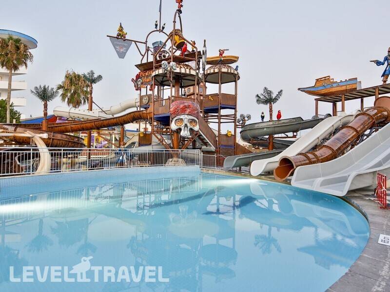 Фотография Crystal Admiral Resort Suites & Spa