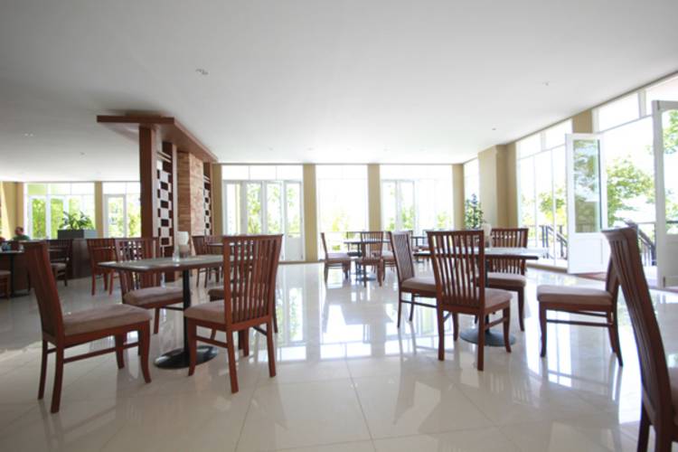 Royal Phala Cliff Beach