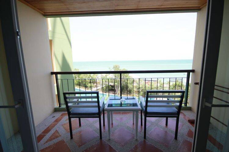 Royal Phala Cliff Beach