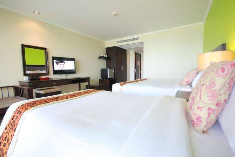 Royal Phala Cliff Beach