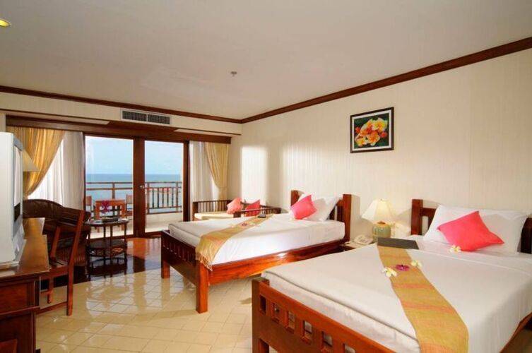 Royal Phala Cliff Beach