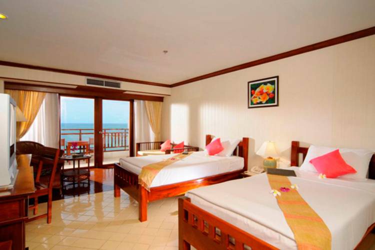 Royal Phala Cliff Beach