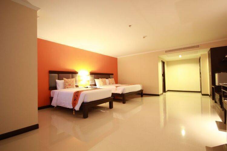 Royal Phala Cliff Beach