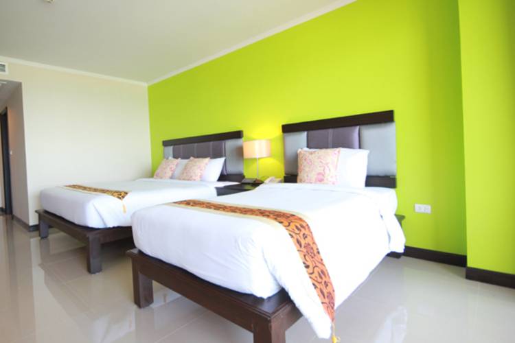 Royal Phala Cliff Beach