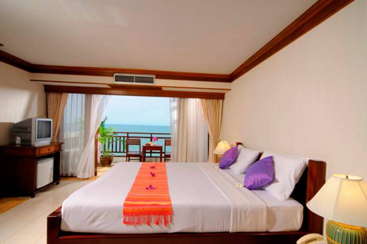 Royal Phala Cliff Beach