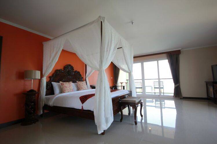 Royal Phala Cliff Beach