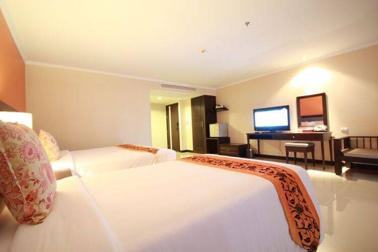 Royal Phala Cliff Beach