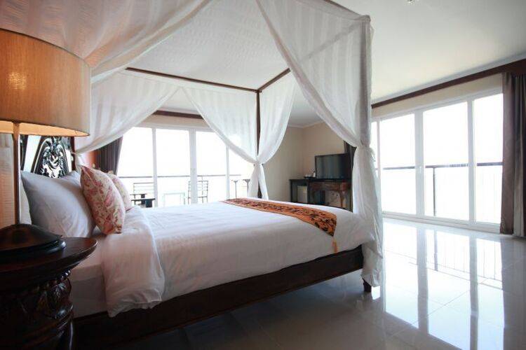 Royal Phala Cliff Beach