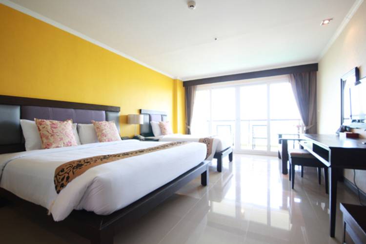 Royal Phala Cliff Beach