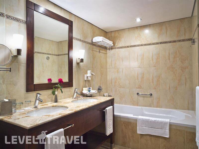 Фотография Khalidiya Palace Rayhaan Hotel By Rotana