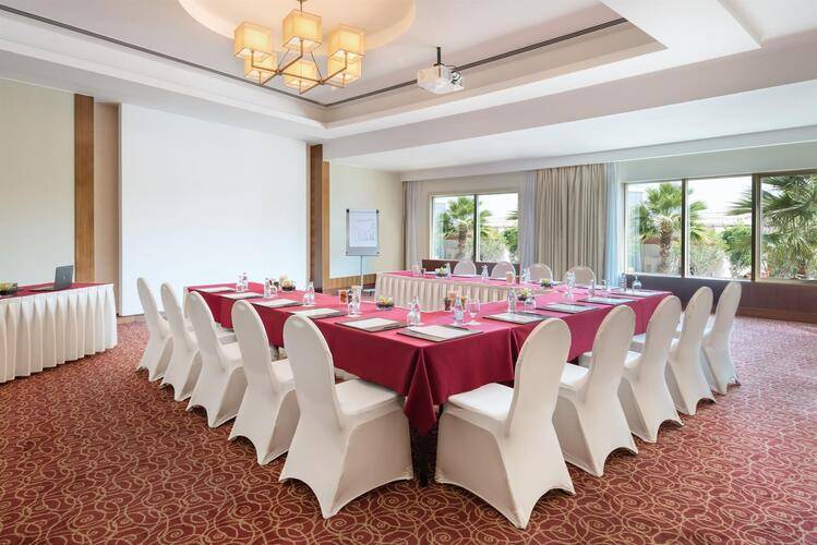 Khalidiya Palace Rayhaan Hotel By Rotana