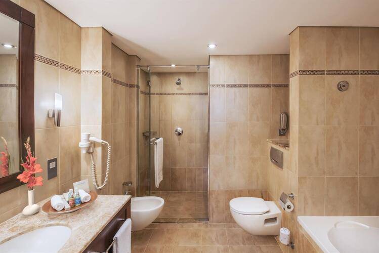 Khalidiya Palace Rayhaan Hotel By Rotana