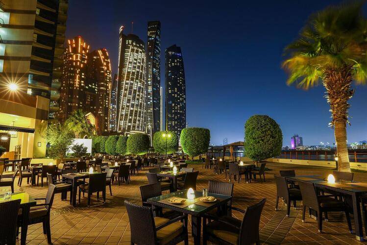 Khalidiya Palace Rayhaan Hotel By Rotana