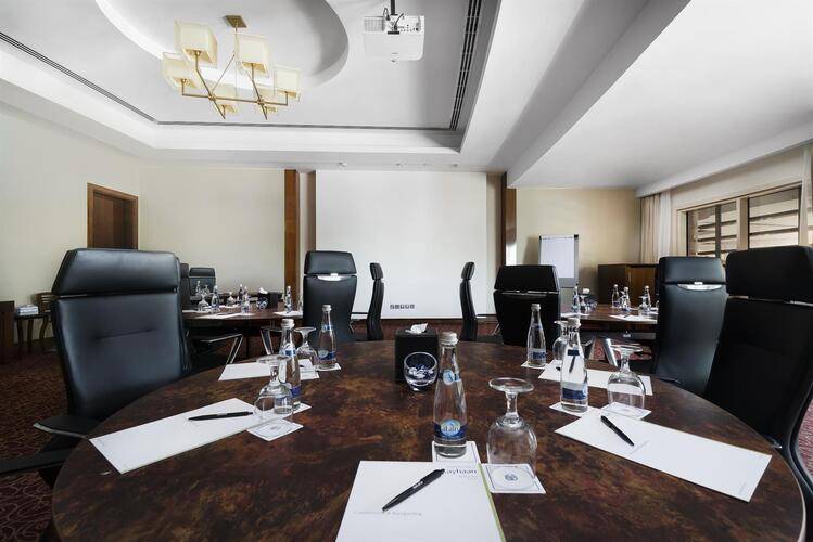 Khalidiya Palace Rayhaan Hotel By Rotana