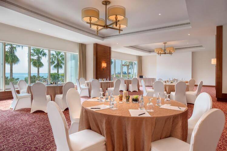 Khalidiya Palace Rayhaan Hotel By Rotana