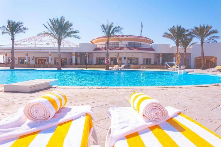 Coral Beach Resort Tiran
