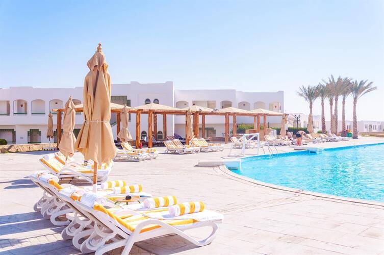 Coral Beach Resort Tiran