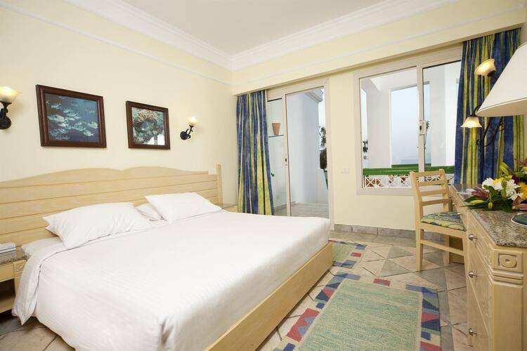 Coral Beach Resort Tiran