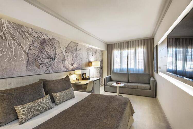 Salles Pere IV Hotel