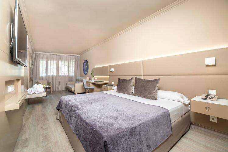 Salles Pere IV Hotel