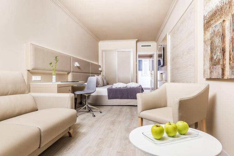 Salles Pere IV Hotel