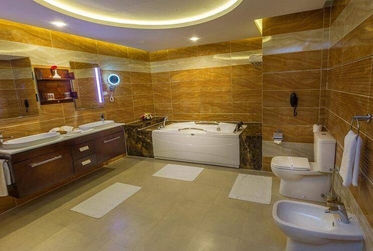 Pickalbatros White Beach Resort