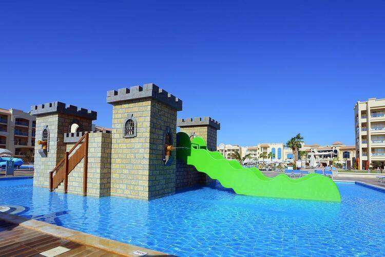 Pickalbatros White Beach Resort