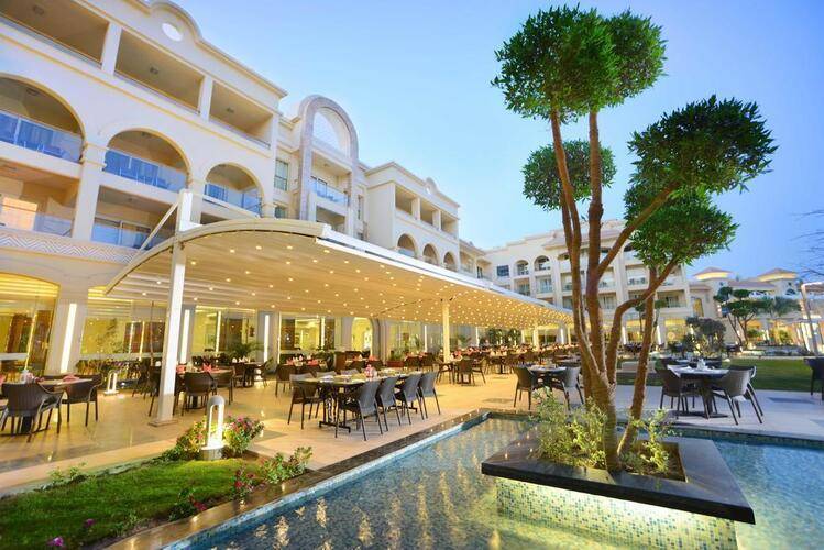Pickalbatros White Beach Resort