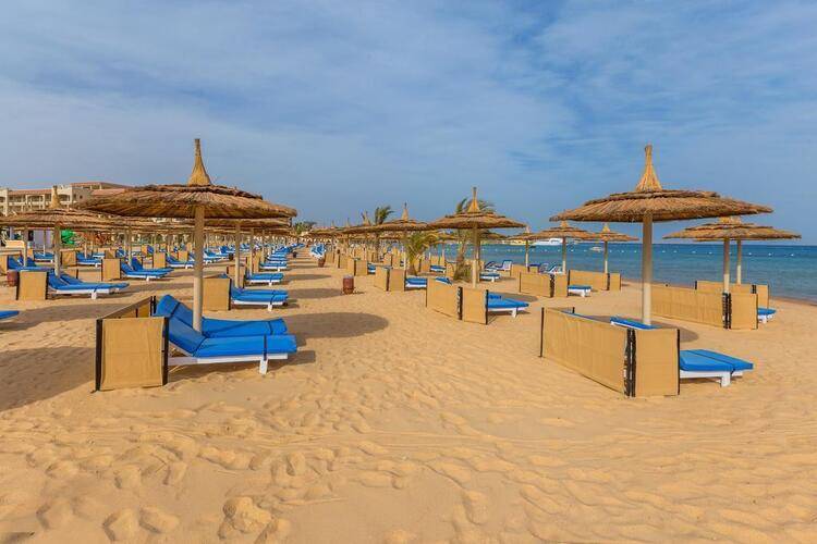 Pickalbatros White Beach Resort