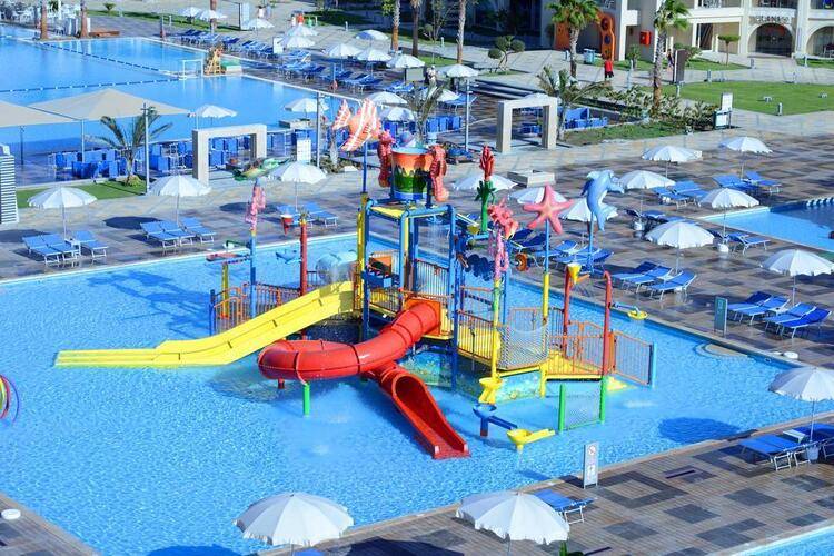 Pickalbatros White Beach Resort