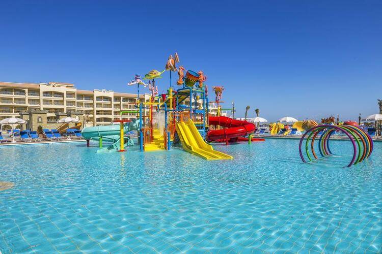 Pickalbatros White Beach Resort