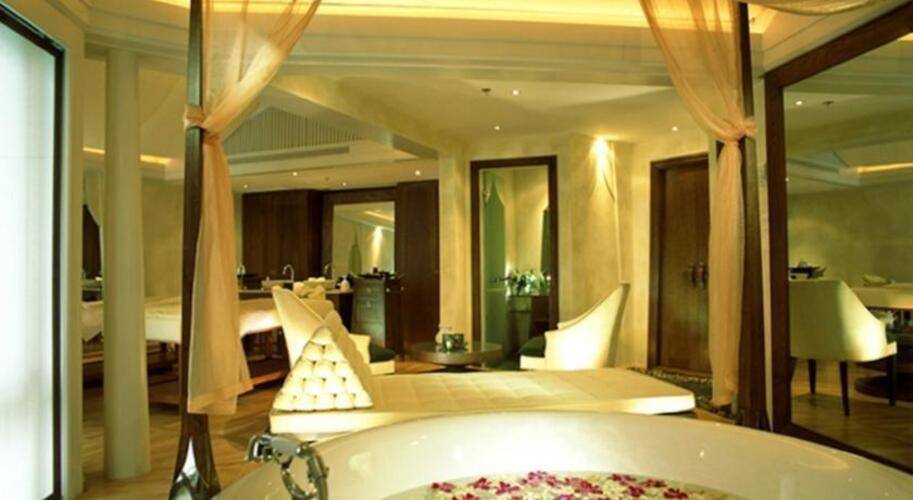 Dusit Thani Bangkok Hotel
