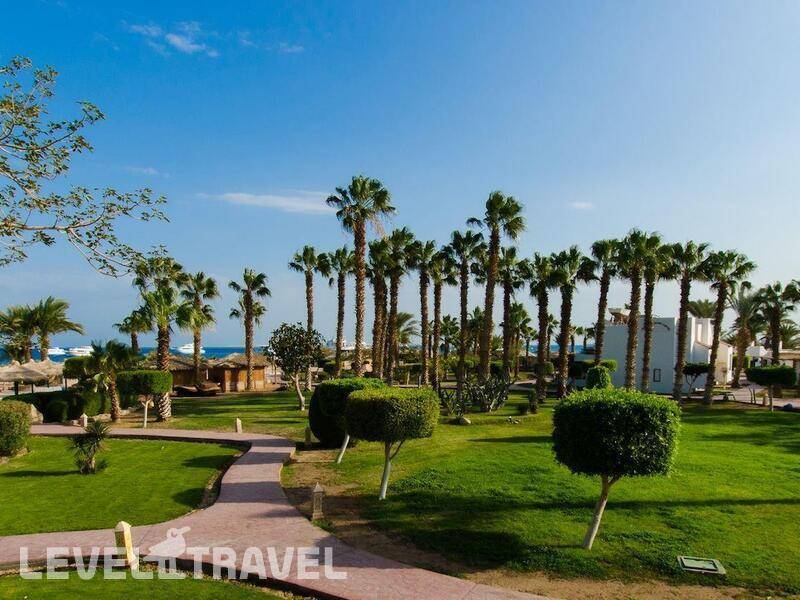 Фотография Lotus Bay Beach Resort