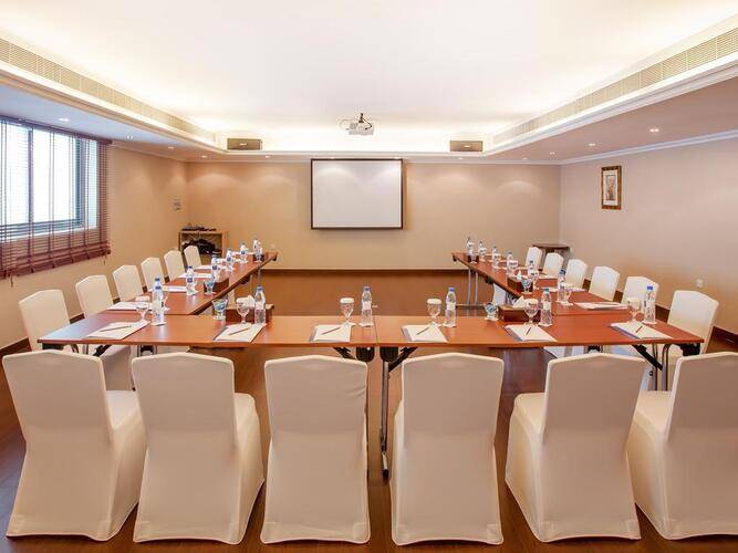 Lotus Retreat Hotel By Luxuria (Ex.Flora Grand Hotel)