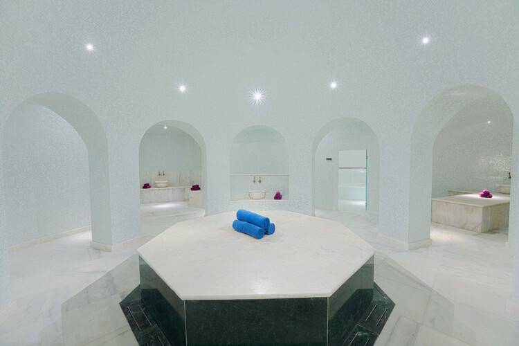 Le Meridien Abu Dhabi Hotel